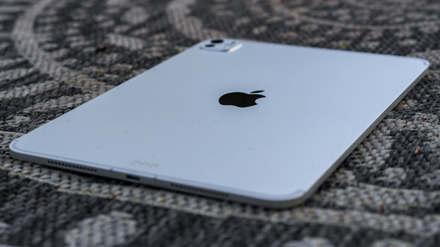 iPad Pro M5 có phù hợp thay thế laptop không? Phân tích khả năng đa nhiệm, hiệu năng và Magic Keyboard