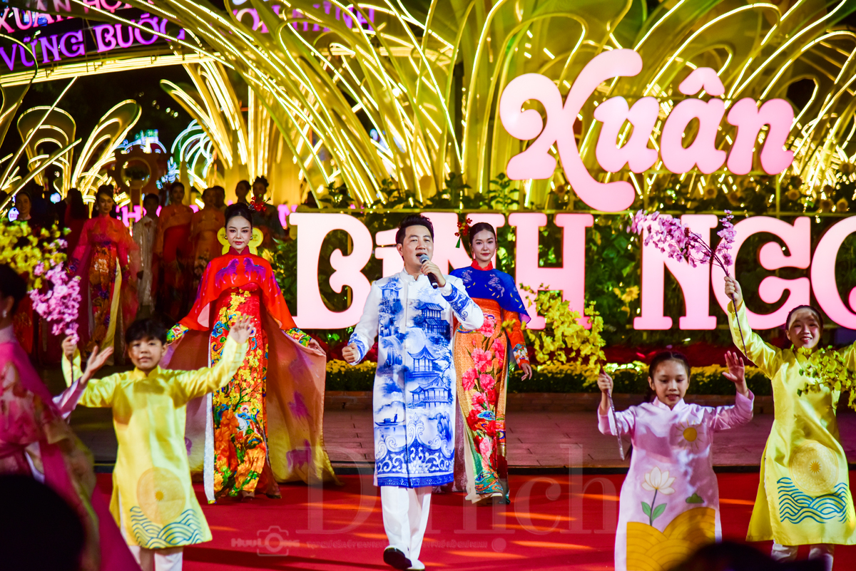 Mãn nhãn đêm khai mạc Đường hoa Bính Ngọ: Linh vật hòa quyện cùng nghìn hoa khoe sắc - 3